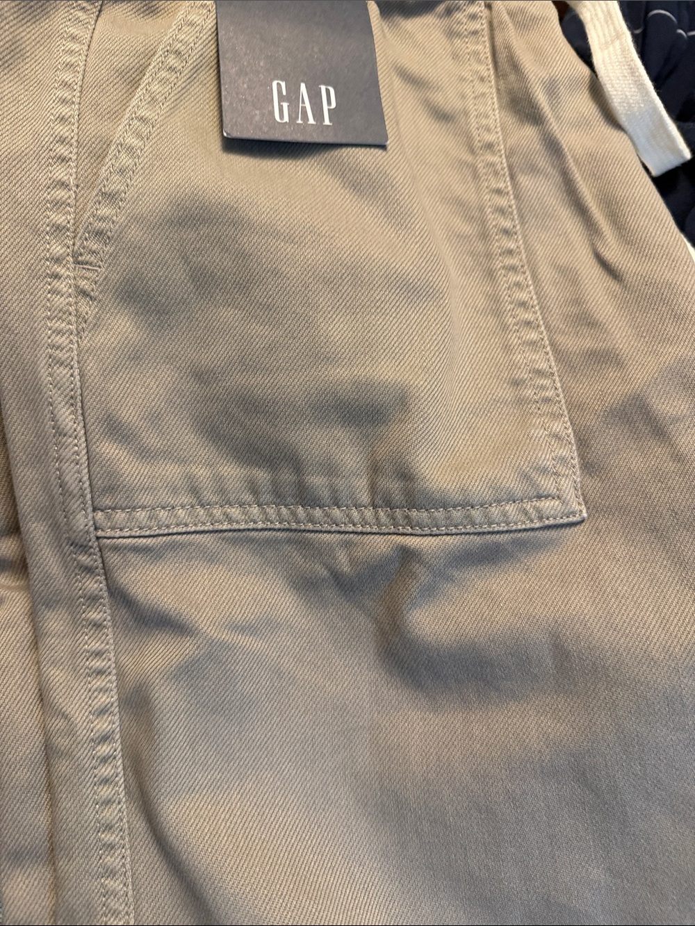GAP Women's Cargo Pants in Khaki